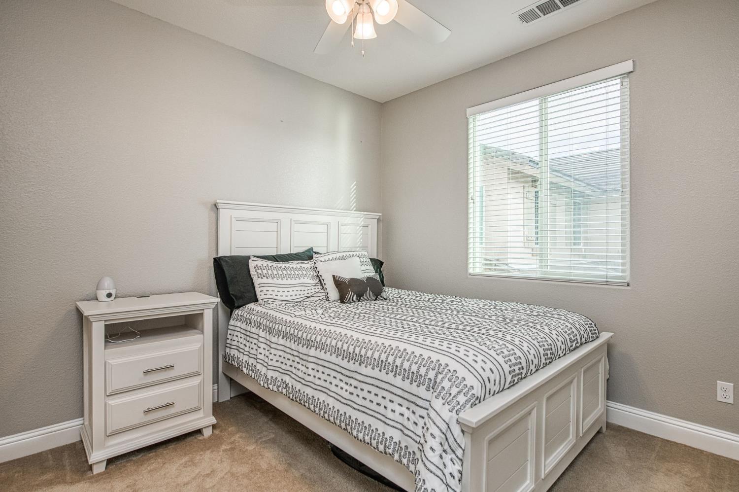 1697 Whiteash Ave, Clovis, CA 93619