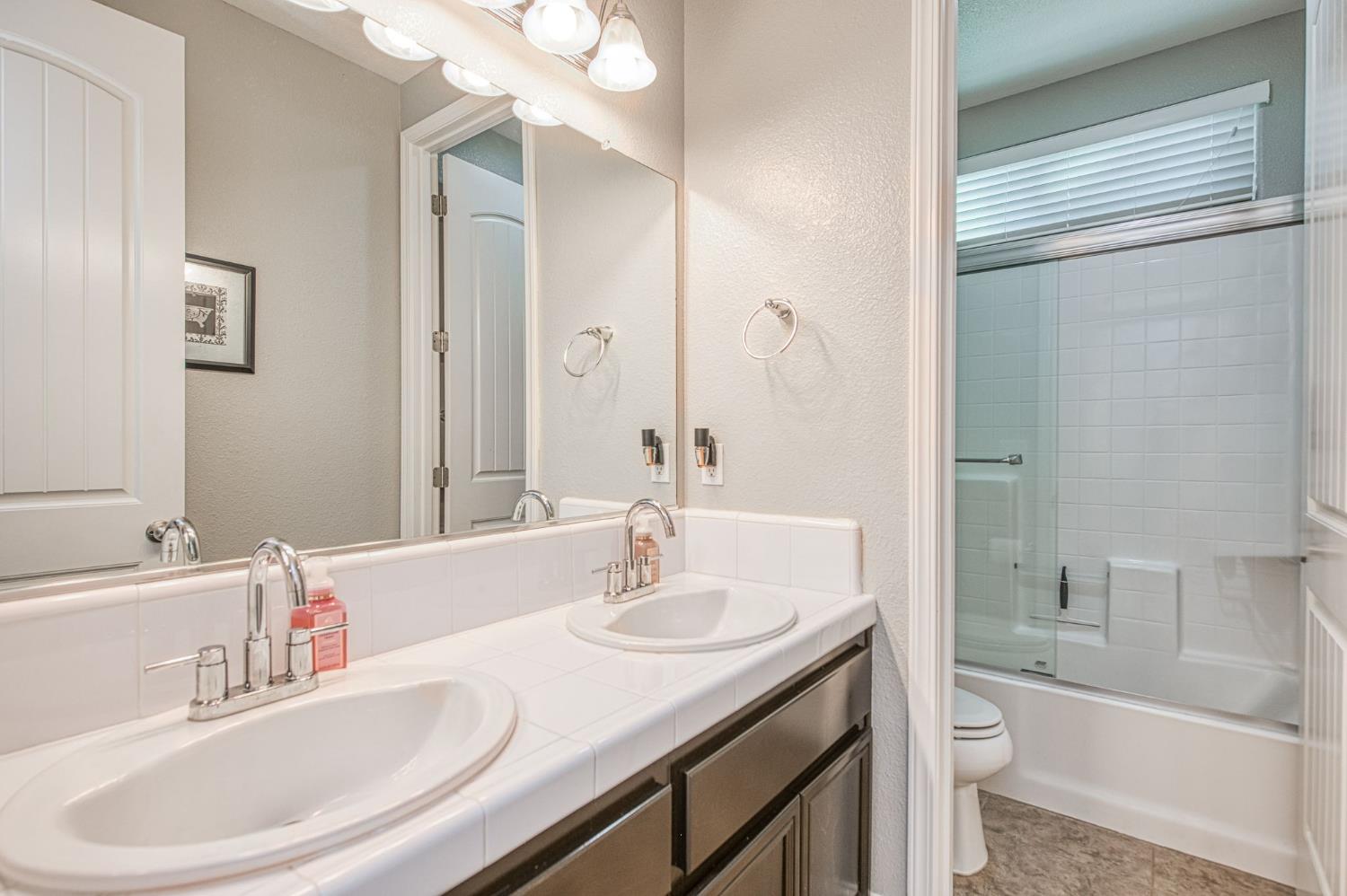 1697 Whiteash Ave, Clovis, CA 93619
