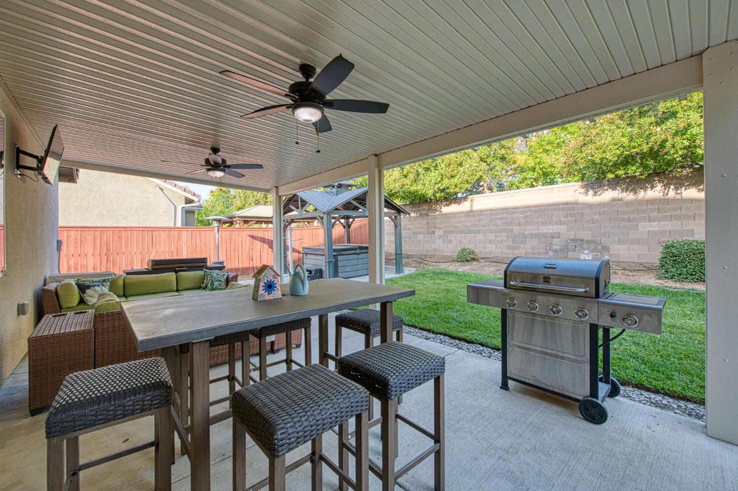 1697 Whiteash Ave, Clovis, CA 93619