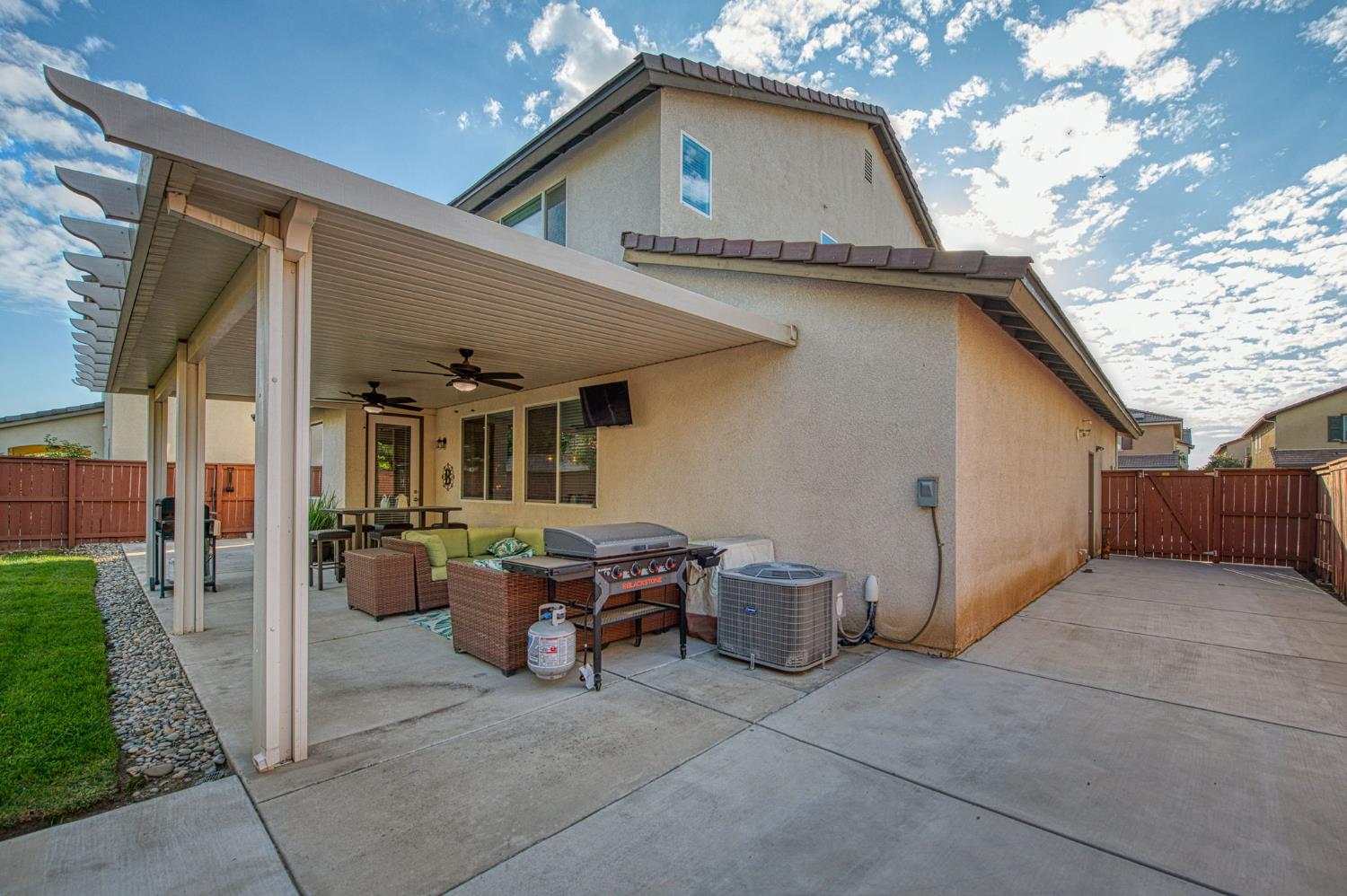 1697 Whiteash Ave, Clovis, CA 93619