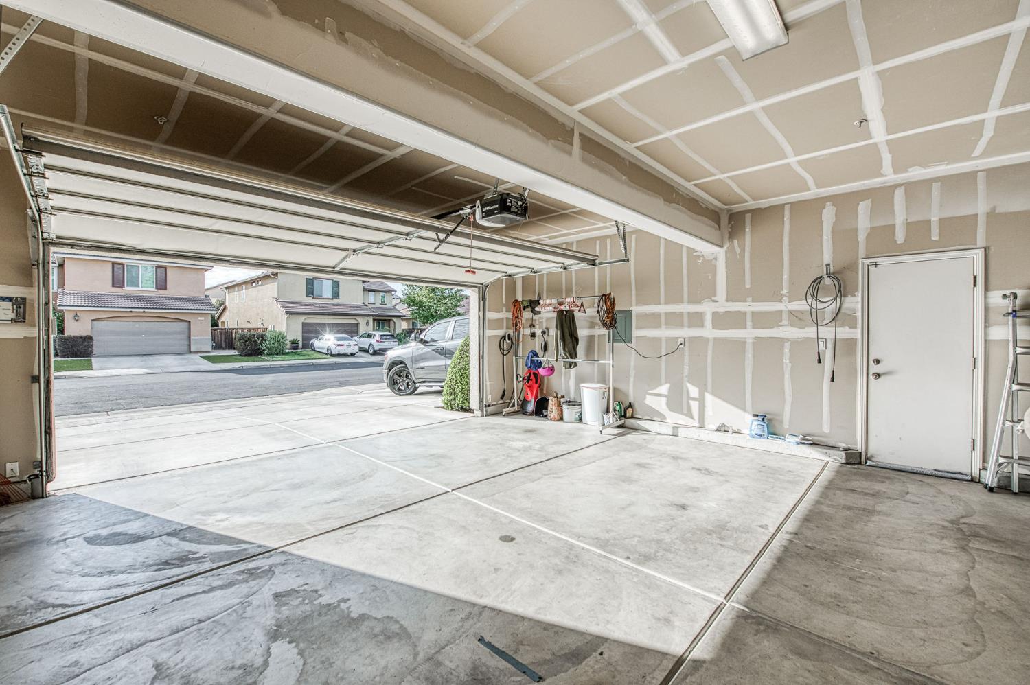 1697 Whiteash Ave, Clovis, CA 93619