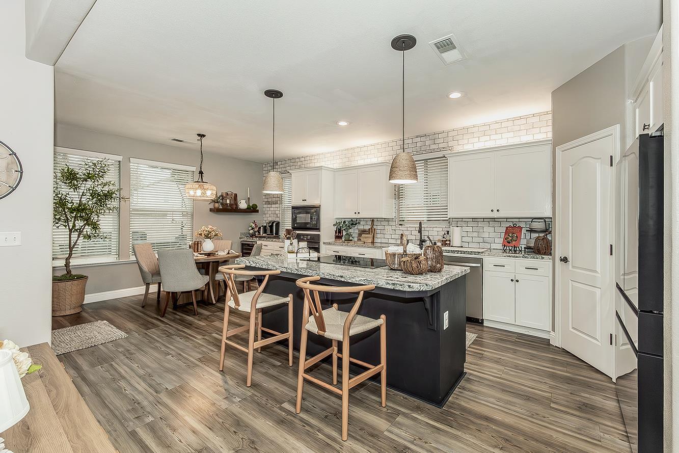 1175 Applegate Ave, Clovis, CA 93611