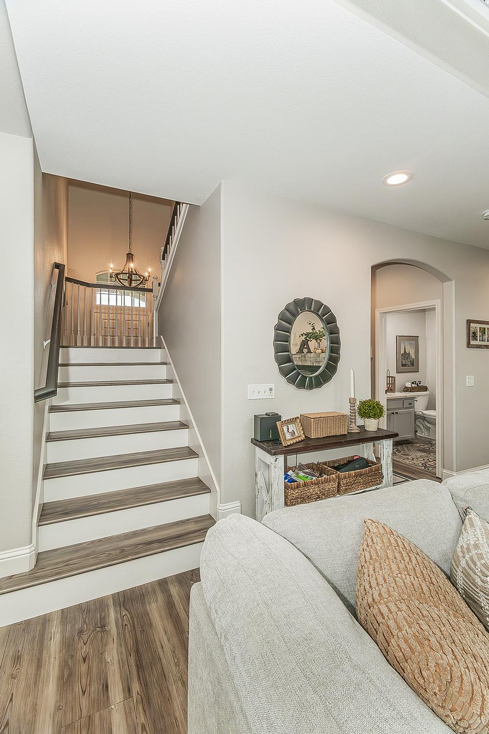 1175 Applegate Ave, Clovis, CA 93611