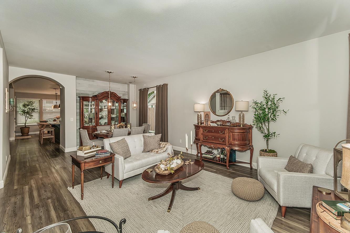 1175 Applegate Ave, Clovis, CA 93611