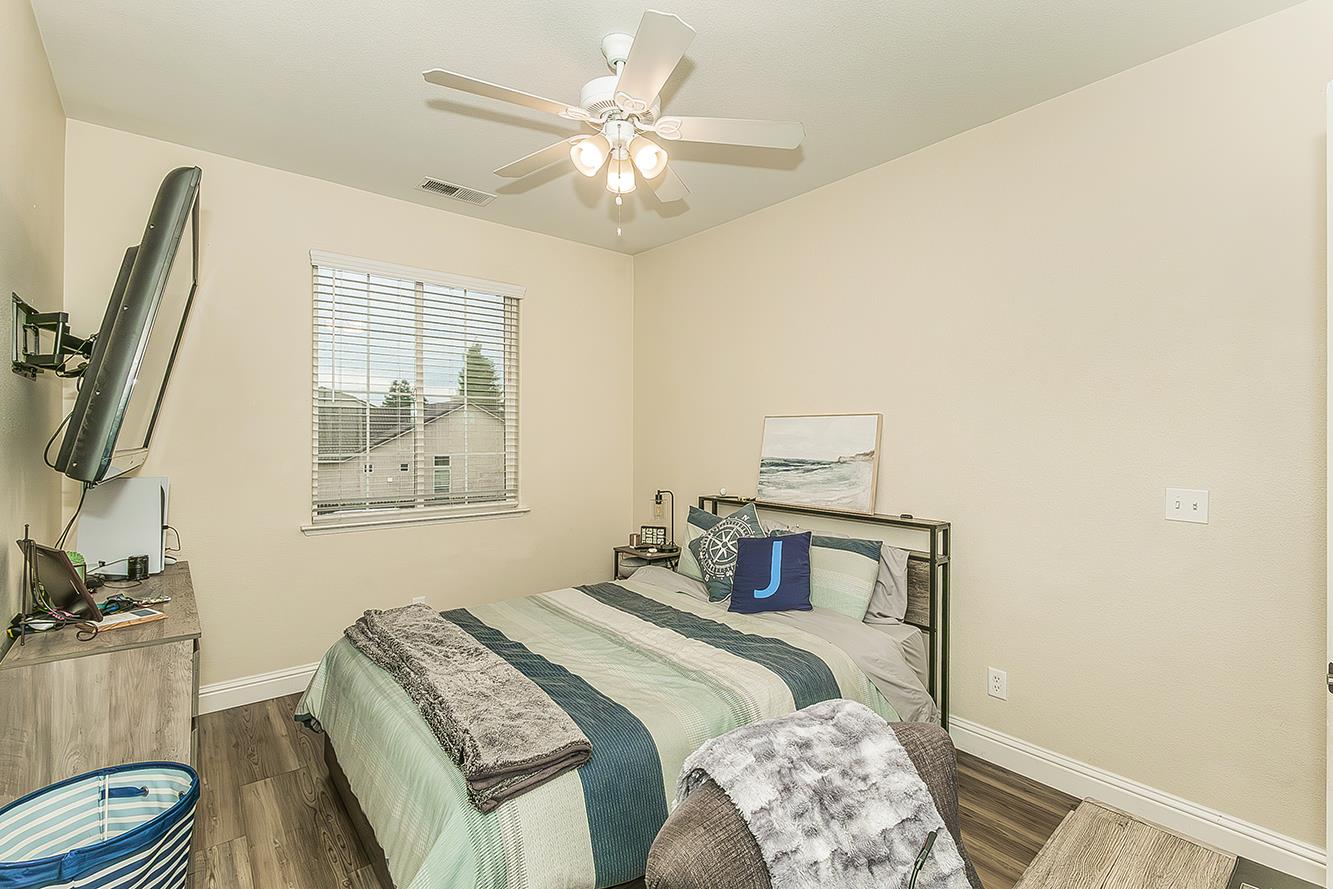 1175 Applegate Ave, Clovis, CA 93611