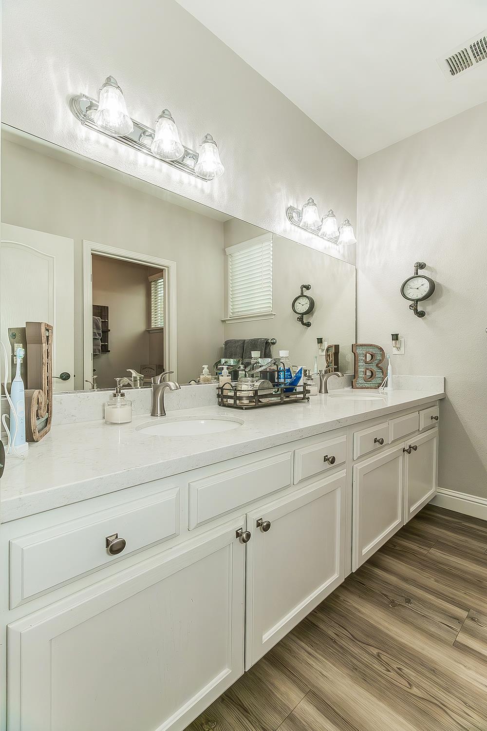 1175 Applegate Ave, Clovis, CA 93611