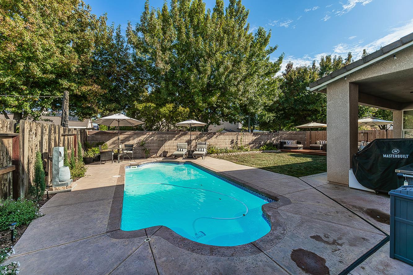 1175 Applegate Ave, Clovis, CA 93611