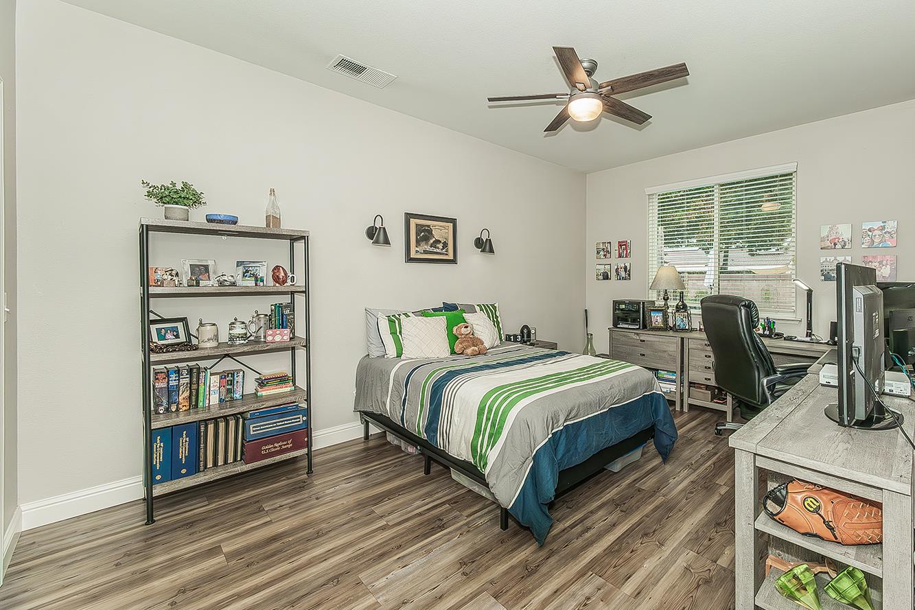 1175 Applegate Ave, Clovis, CA 93611