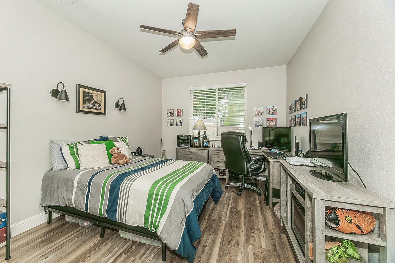 1175 Applegate Ave, Clovis, CA 93611