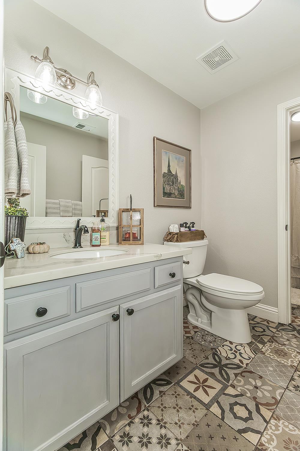 1175 Applegate Ave, Clovis, CA 93611