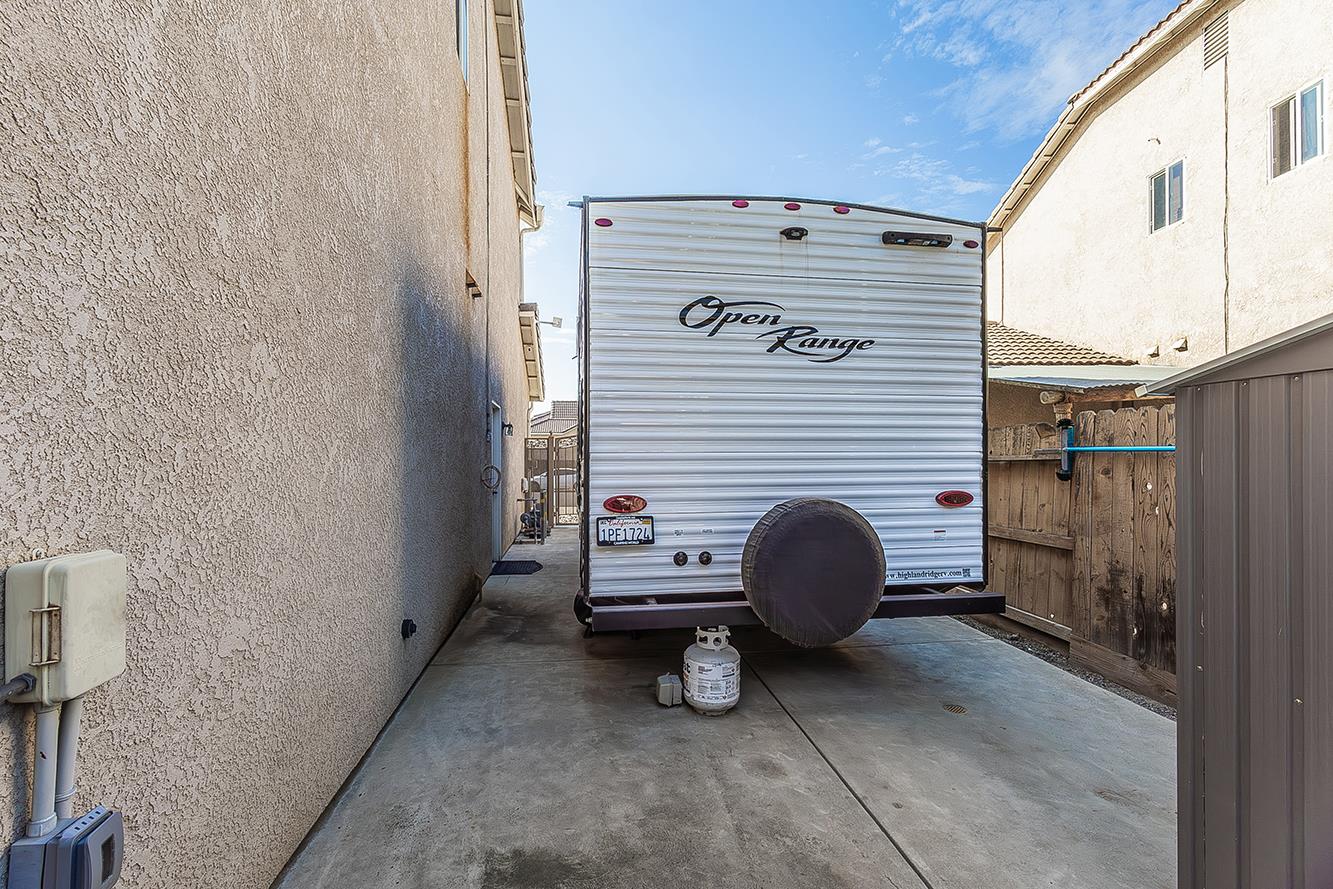 1175 Applegate Ave, Clovis, CA 93611