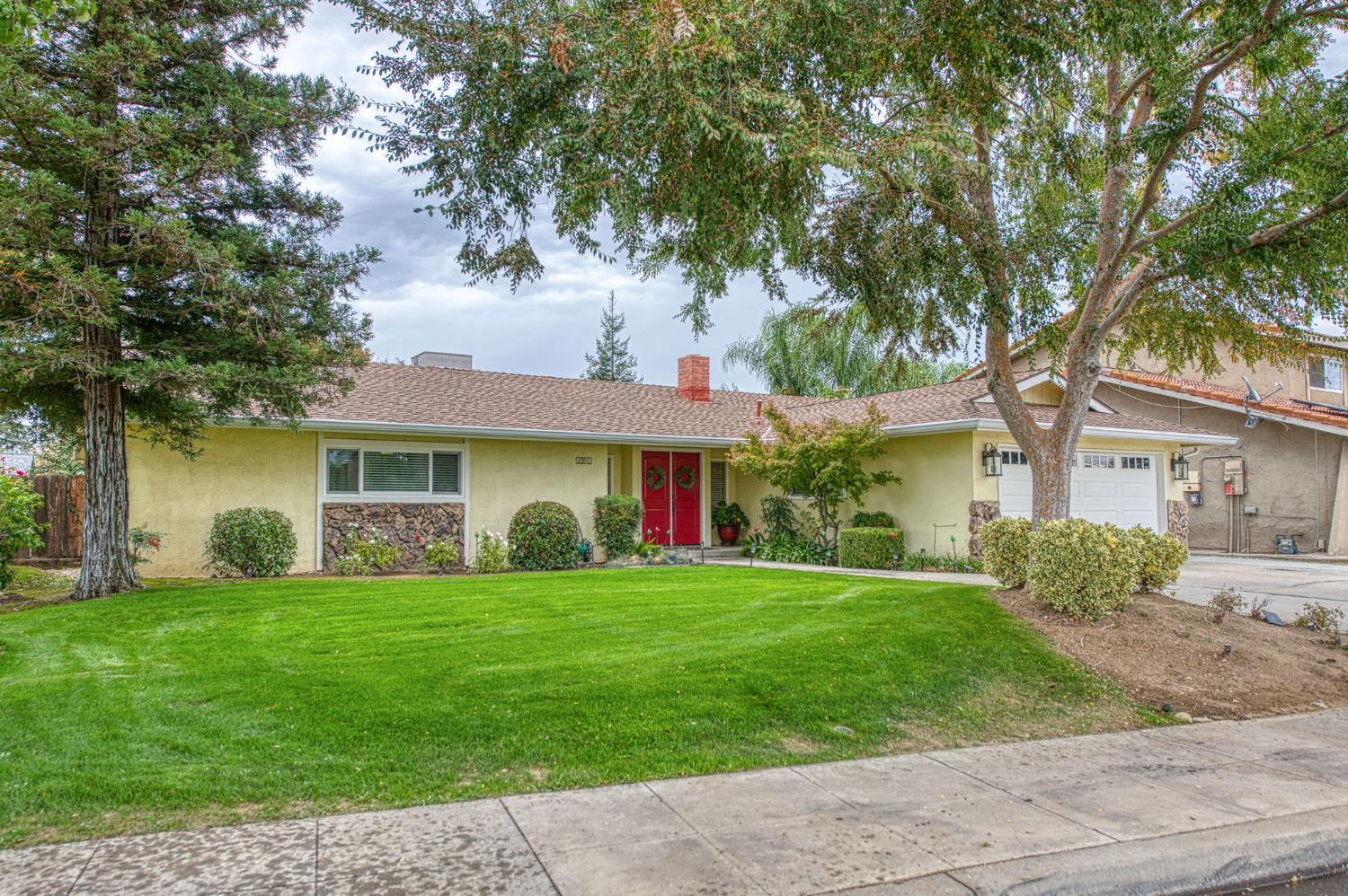 1091 Sierra Ave, Clovis, CA 93612