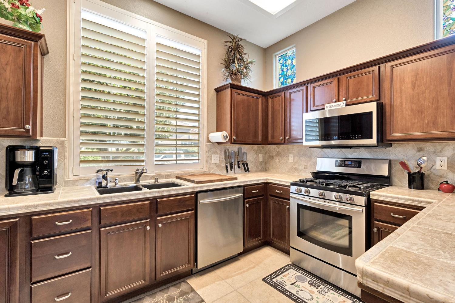 1916 N Tuscany Ln, Clovis, CA 93619