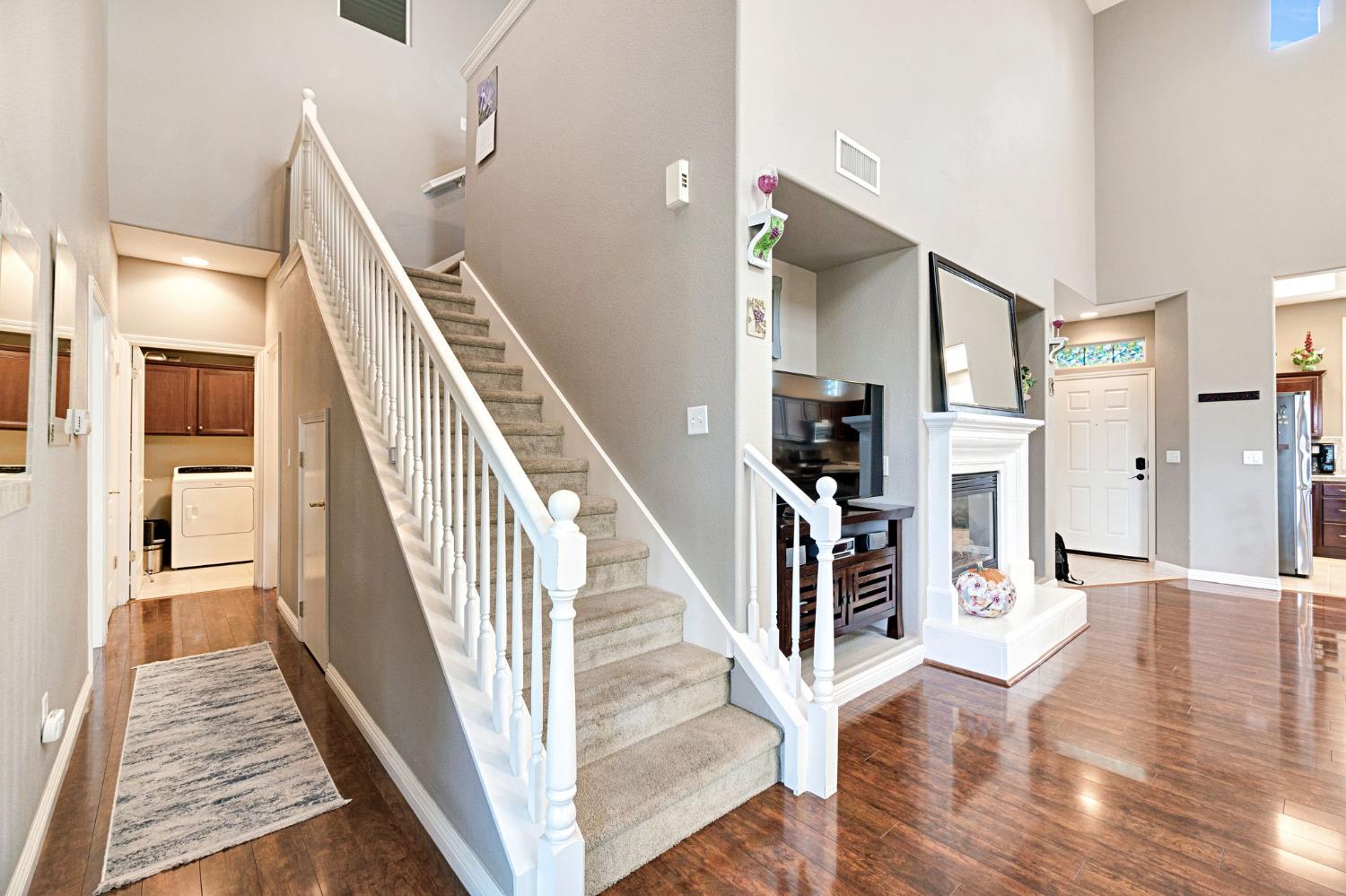 1916 N Tuscany Ln, Clovis, CA 93619