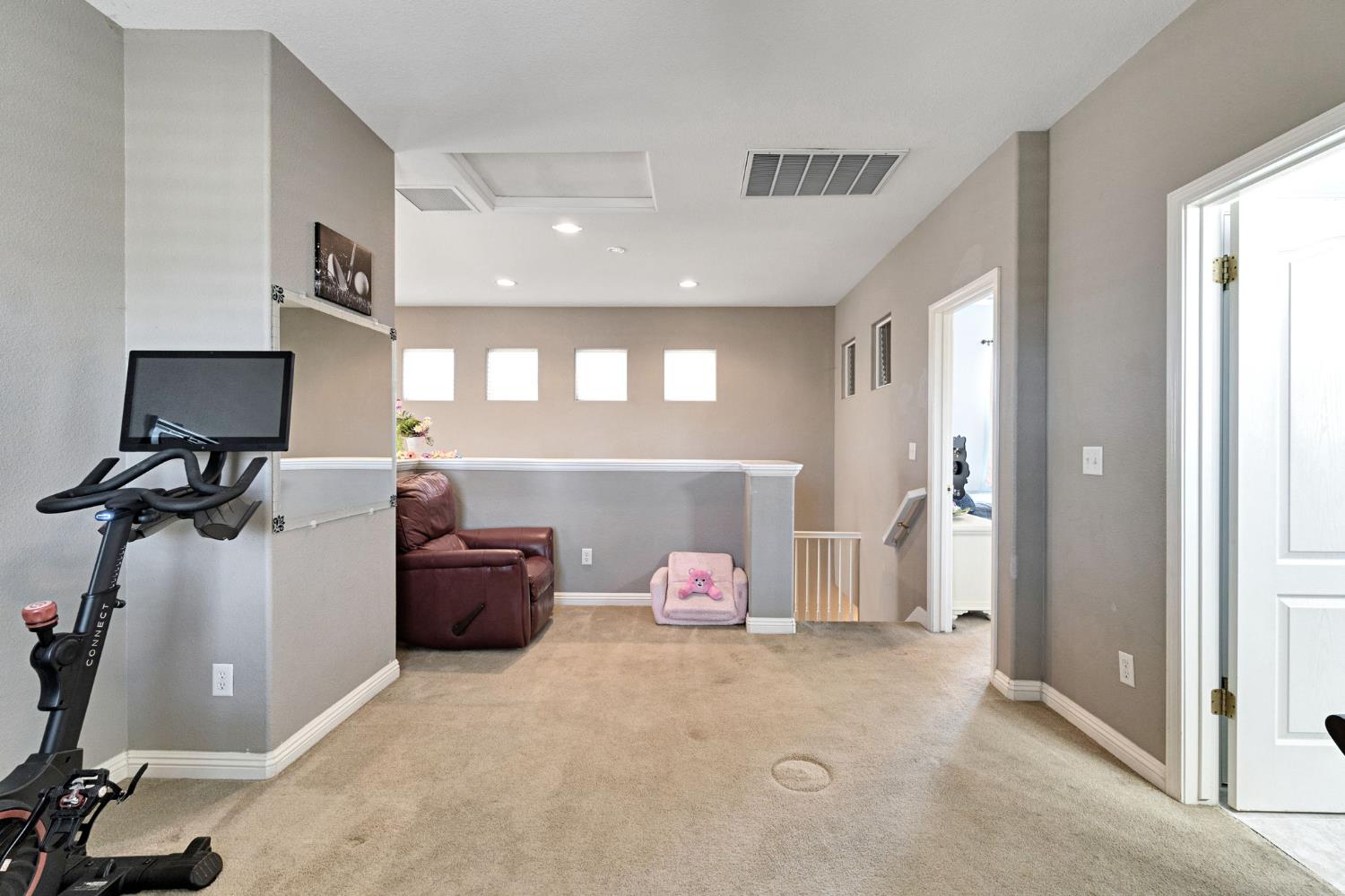 1916 N Tuscany Ln, Clovis, CA 93619