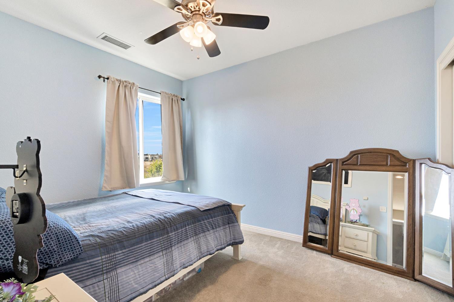 1916 N Tuscany Ln, Clovis, CA 93619