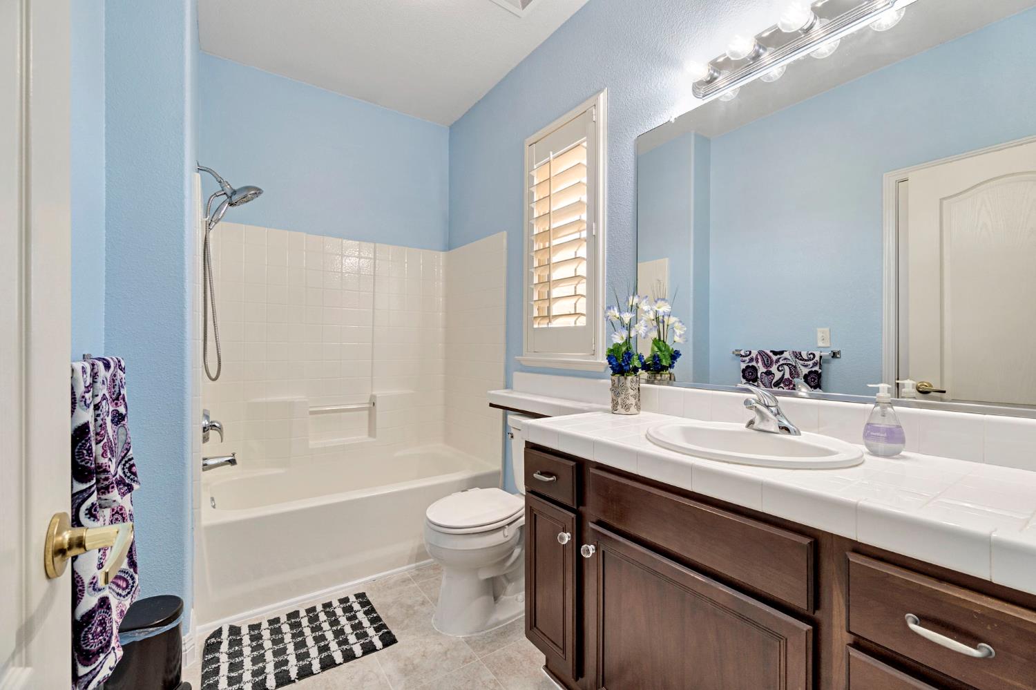 1916 N Tuscany Ln, Clovis, CA 93619