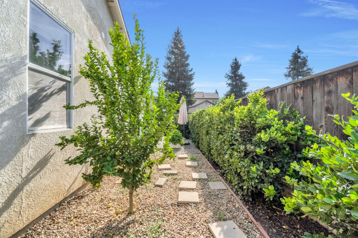 1916 N Tuscany Ln, Clovis, CA 93619