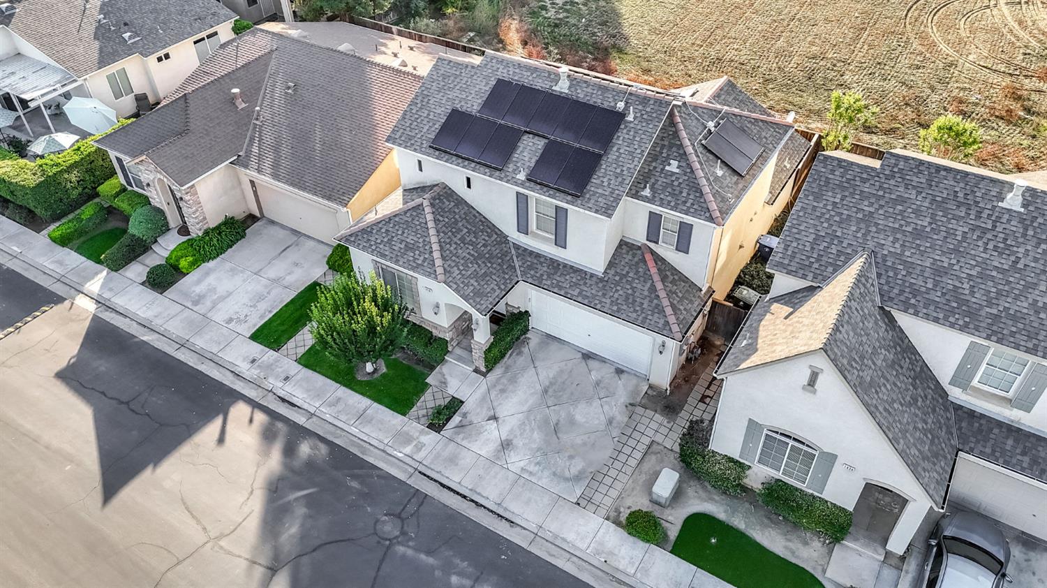 1916 N Tuscany Ln, Clovis, CA 93619