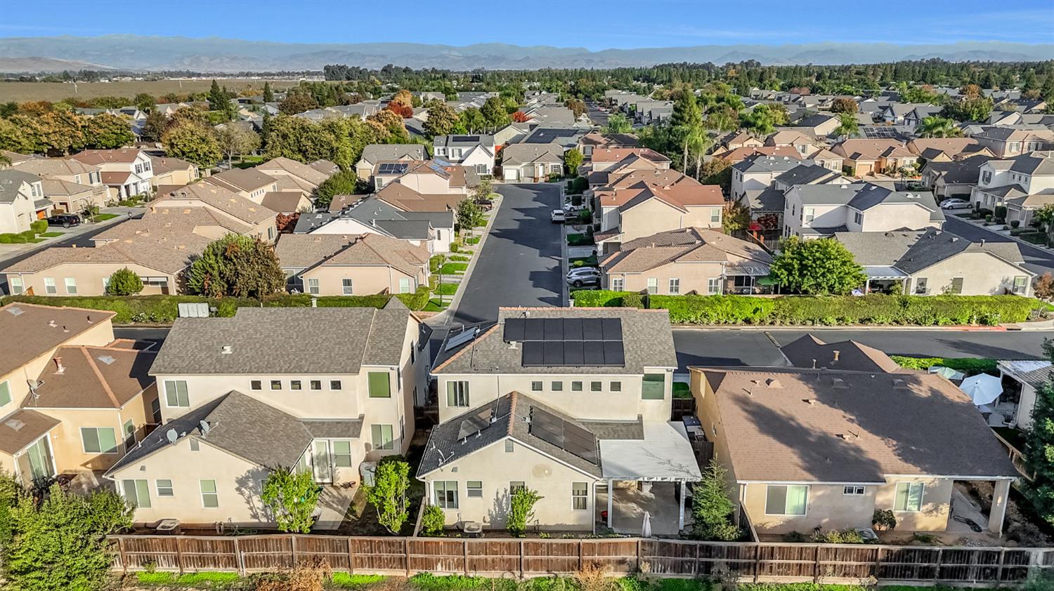 1916 N Tuscany Ln, Clovis, CA 93619