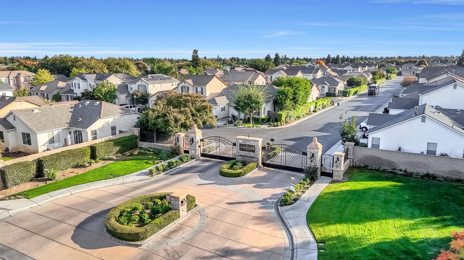 1916 N Tuscany Ln, Clovis, CA 93619