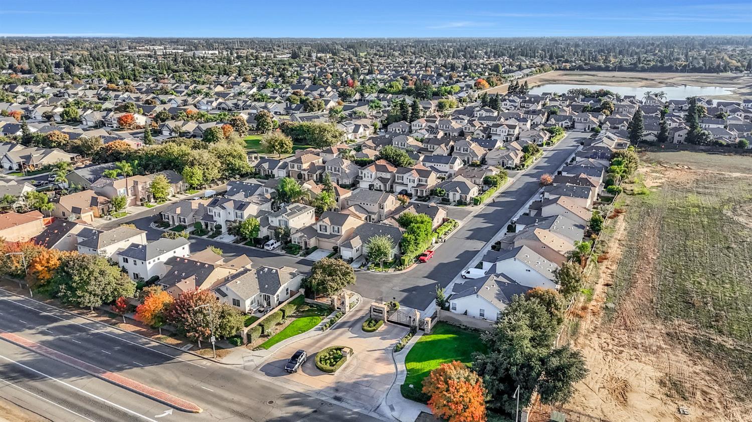 1916 N Tuscany Ln, Clovis, CA 93619