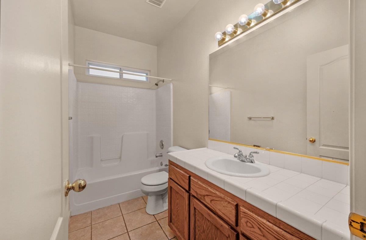 239 N Timmy Ave, Clovis, CA 93612