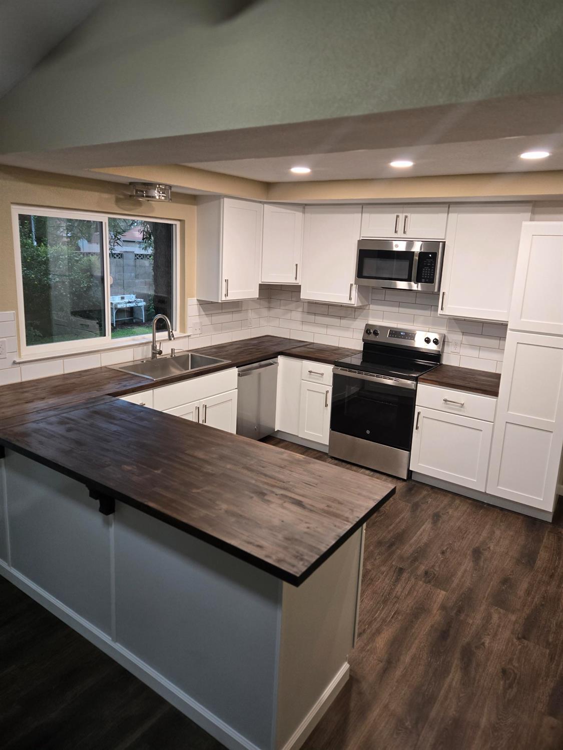 1946 Calimyrna Ave, Clovis, CA 93611