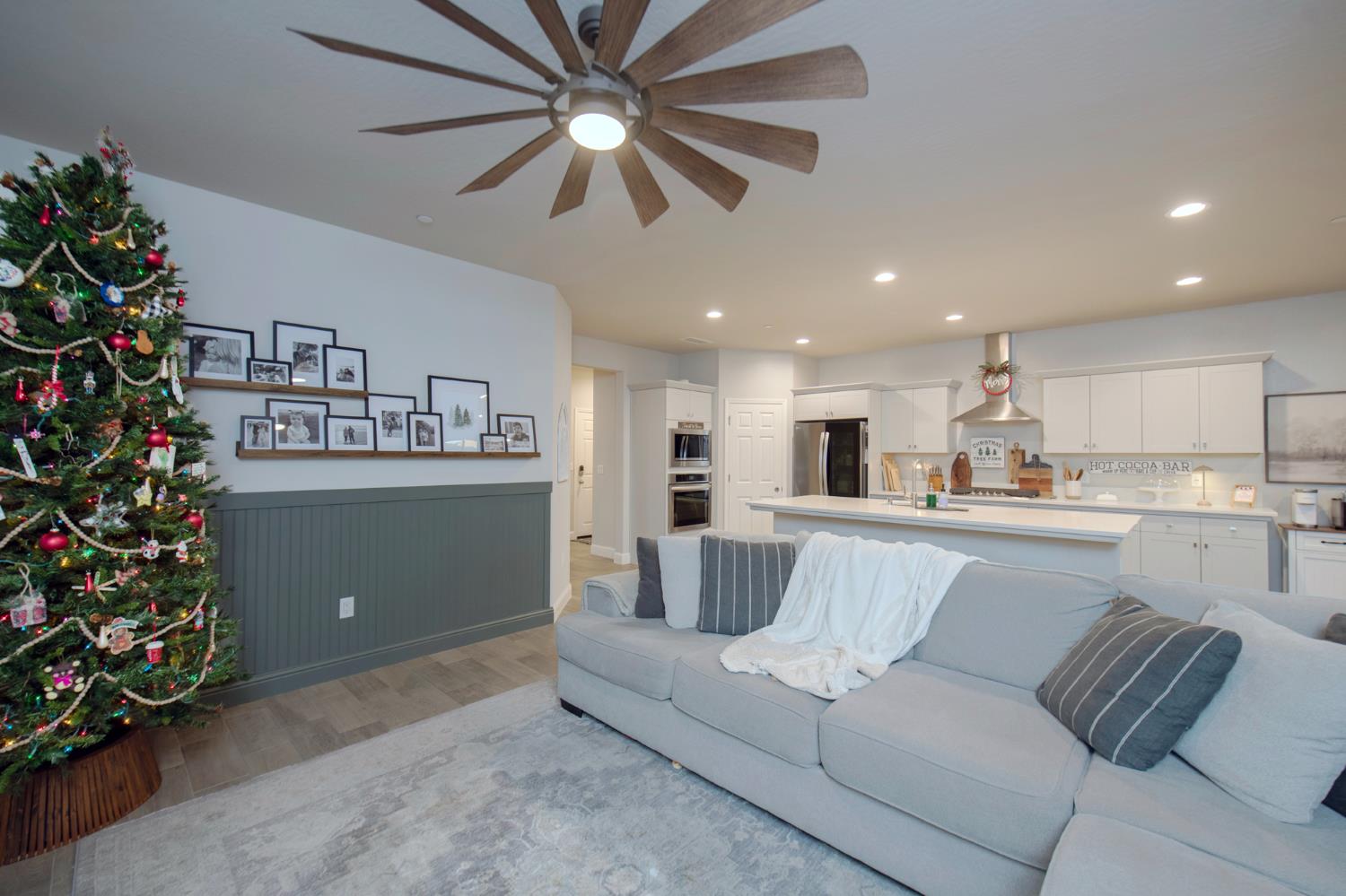 2121 Descanso Ave, Clovis, CA 93619