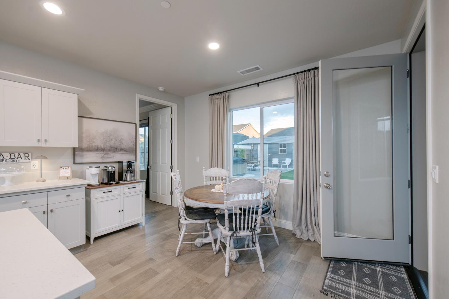 2121 Descanso Ave, Clovis, CA 93619