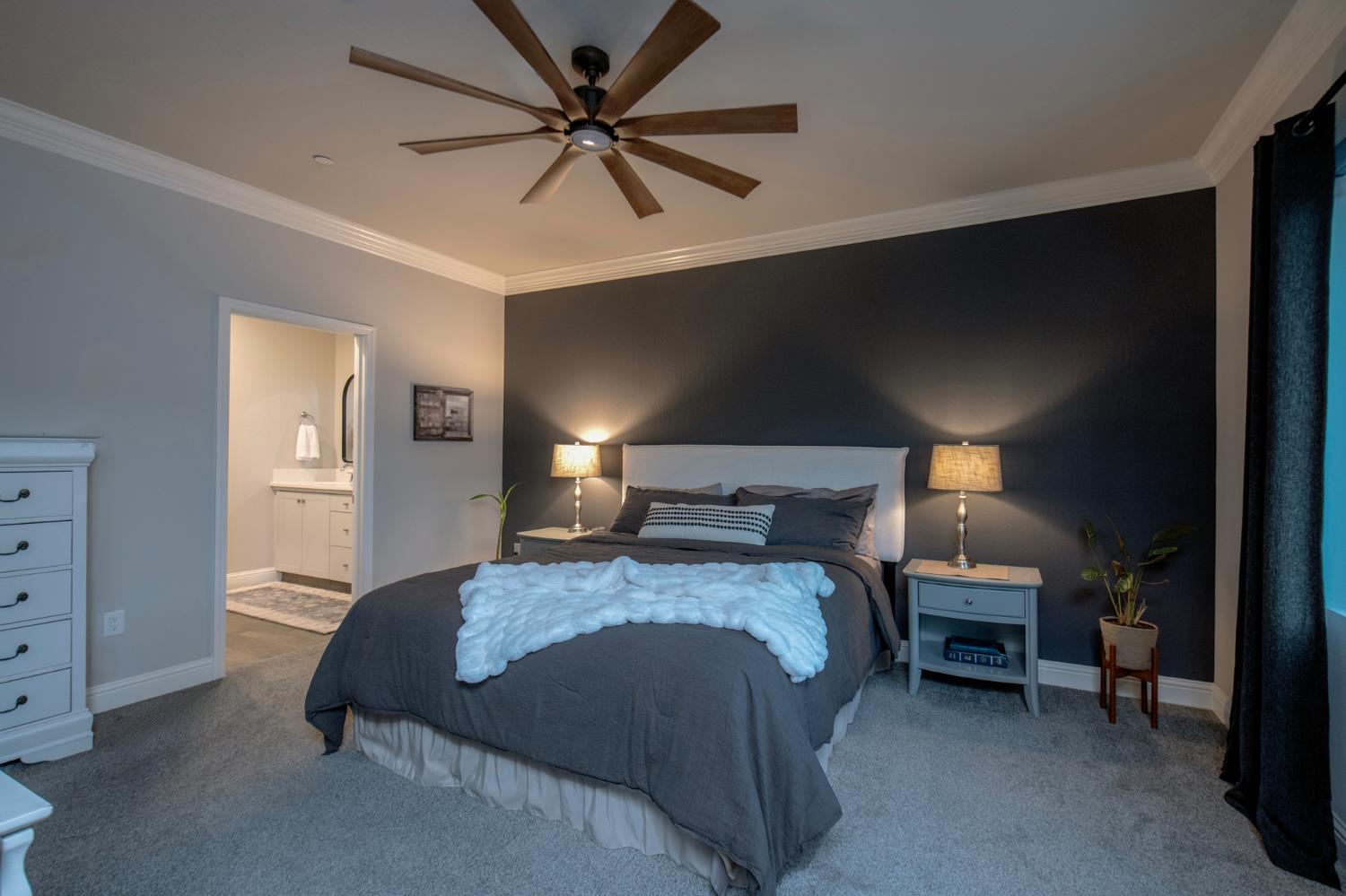 2121 Descanso Ave, Clovis, CA 93619