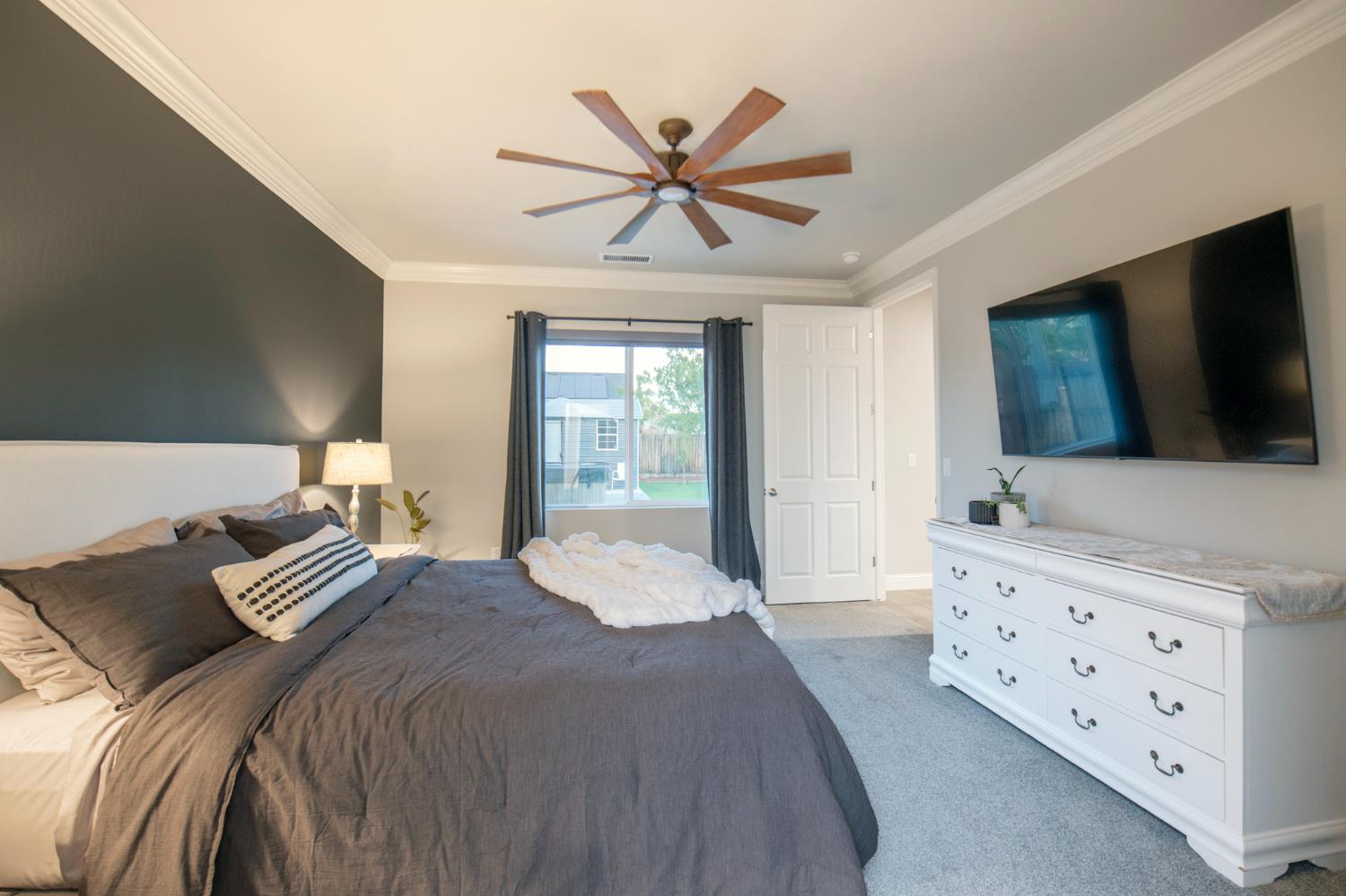 2121 Descanso Ave, Clovis, CA 93619