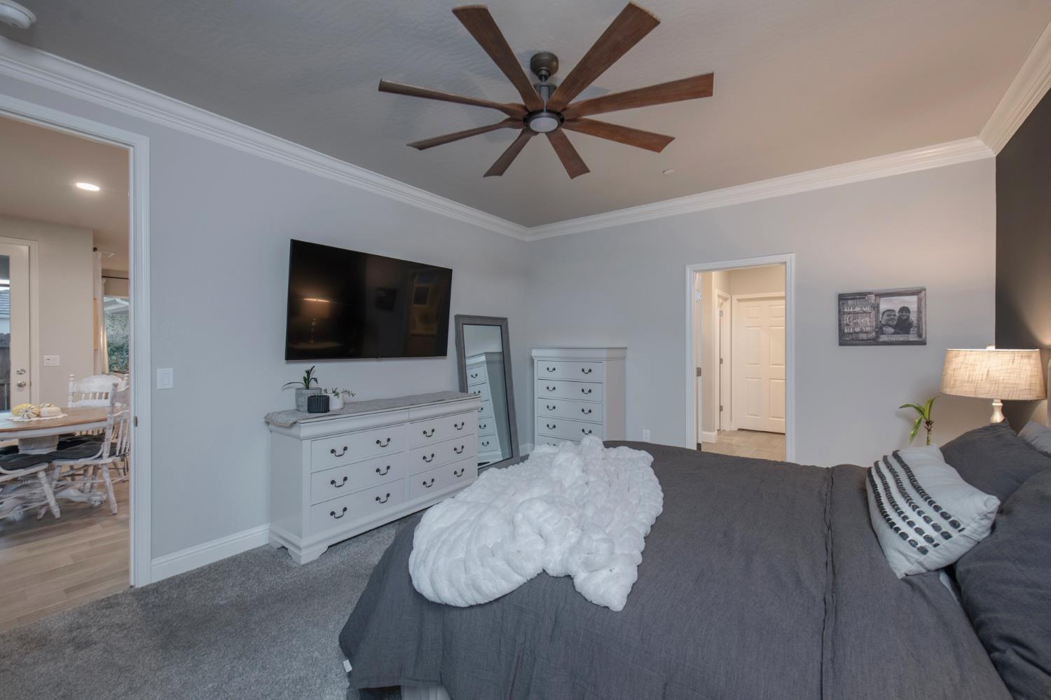 2121 Descanso Ave, Clovis, CA 93619