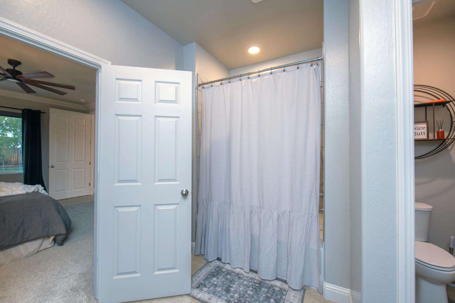 2121 Descanso Ave, Clovis, CA 93619