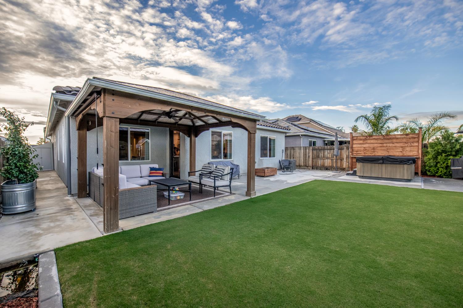 2121 Descanso Ave, Clovis, CA 93619