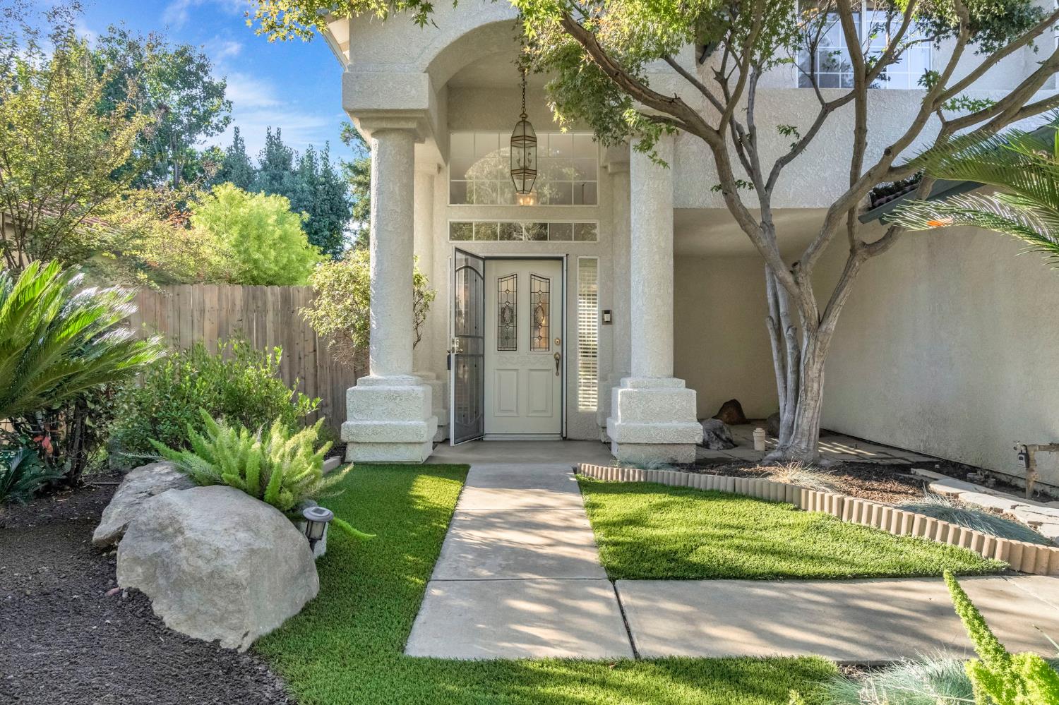 742 N Marion Ave, Clovis, CA 93611