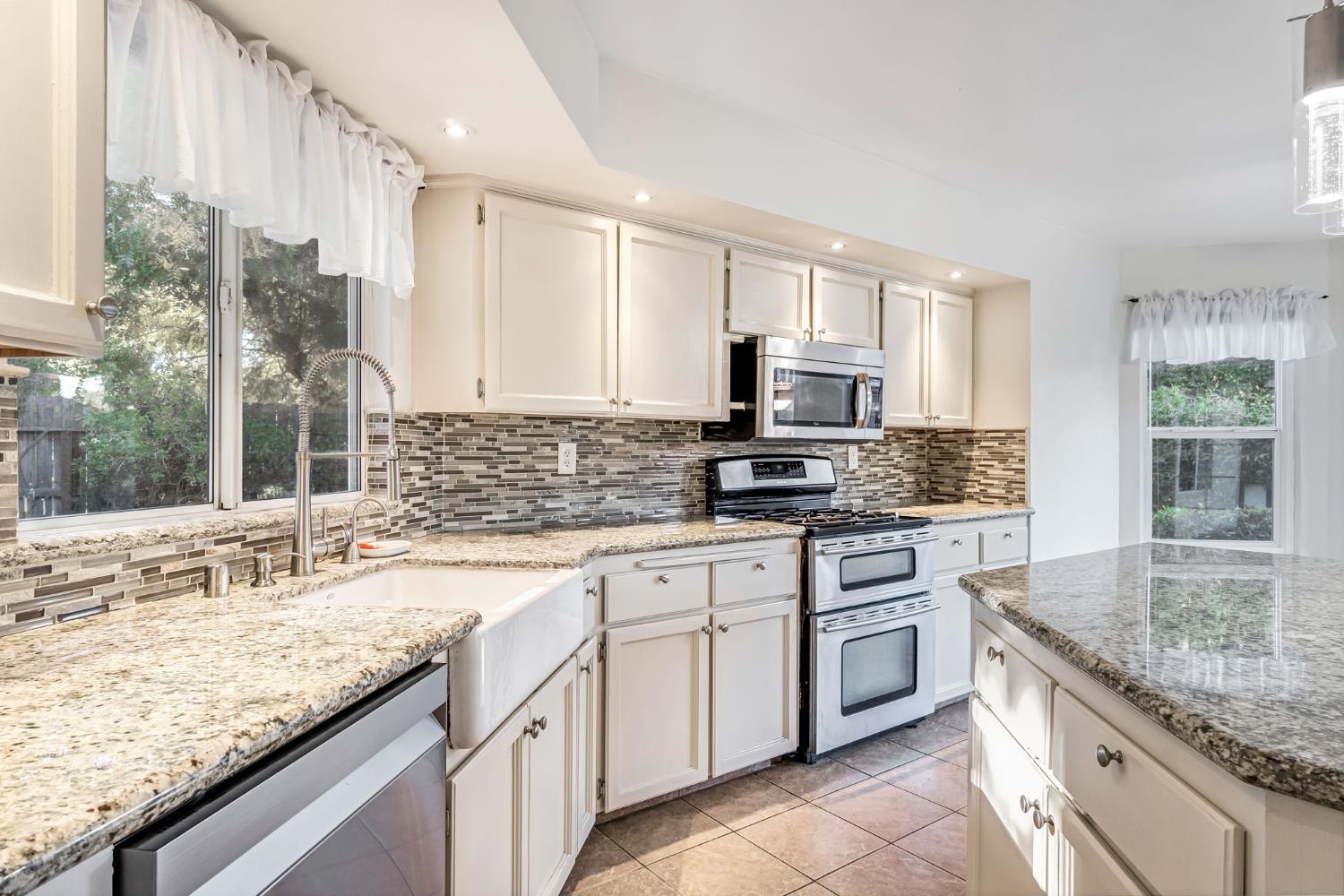 742 N Marion Ave, Clovis, CA 93611