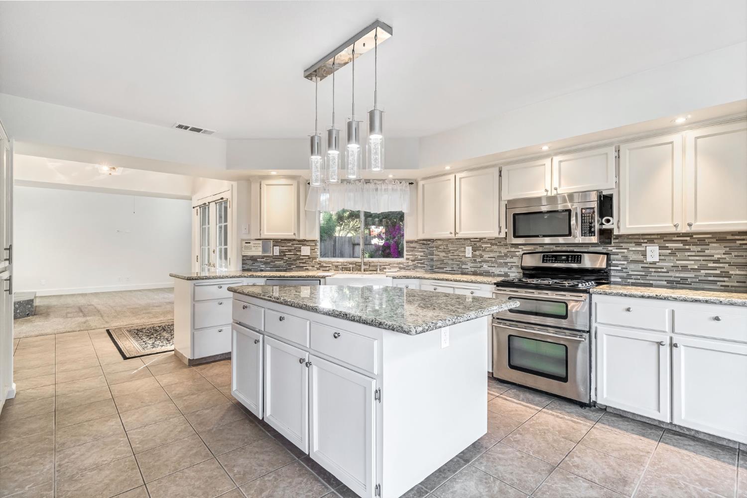 742 N Marion Ave, Clovis, CA 93611