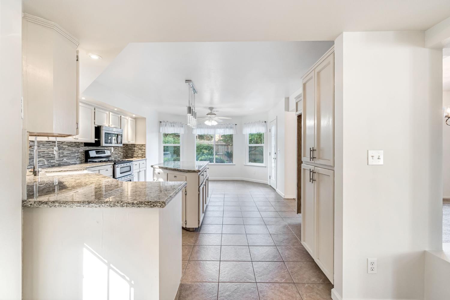 742 N Marion Ave, Clovis, CA 93611