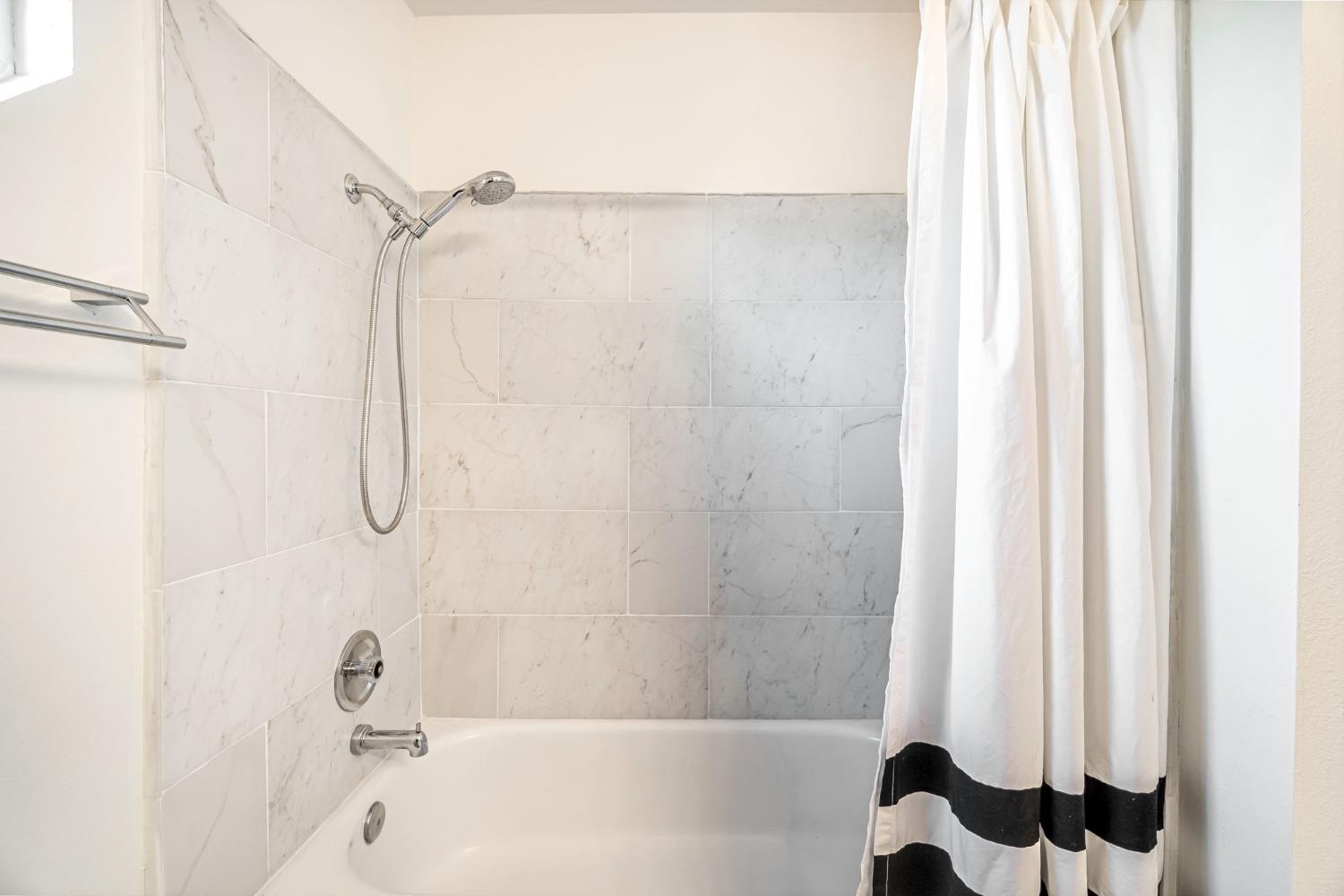 742 N Marion Ave, Clovis, CA 93611