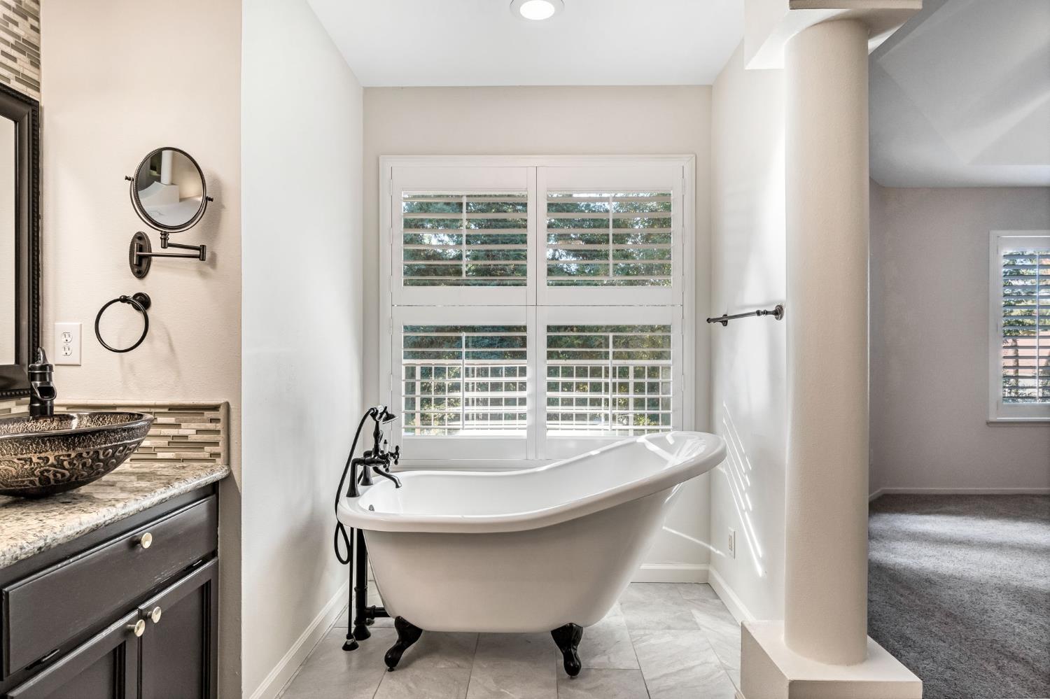 742 N Marion Ave, Clovis, CA 93611