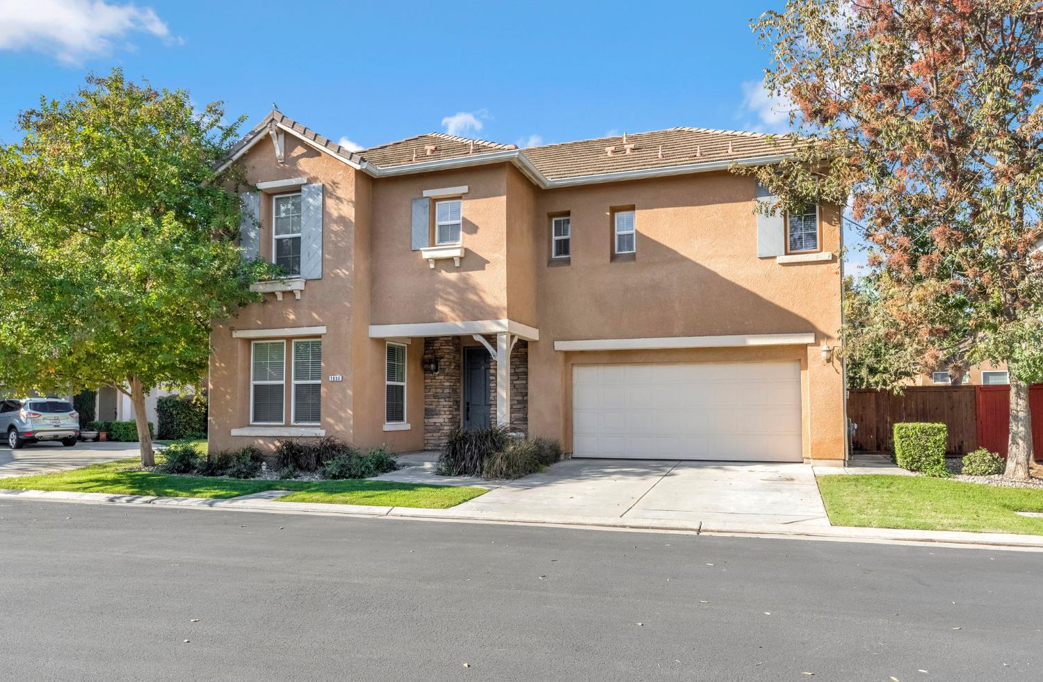 1856 N La Rue Ln, Clovis, CA 93619
