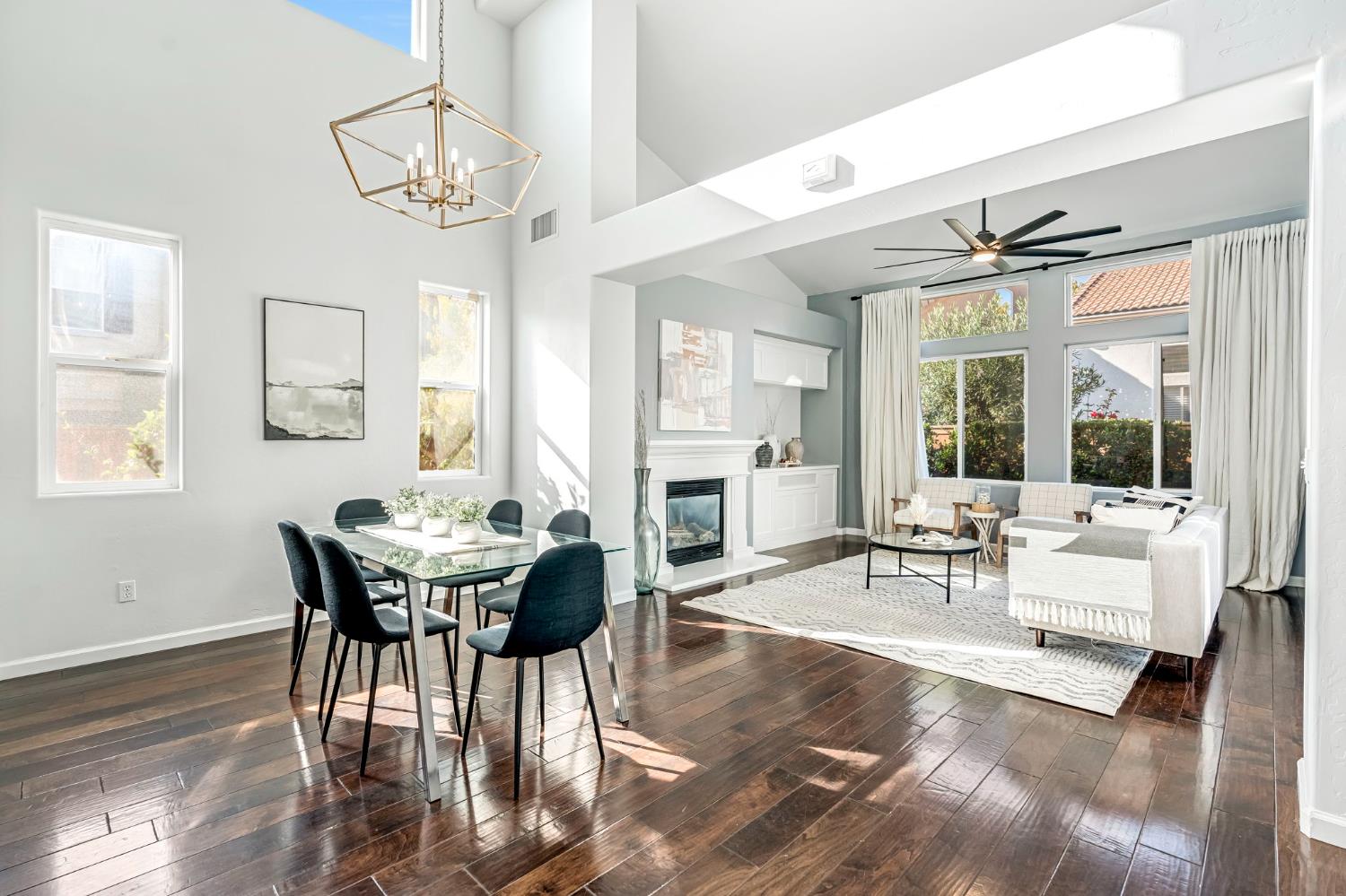 1856 N La Rue Ln, Clovis, CA 93619