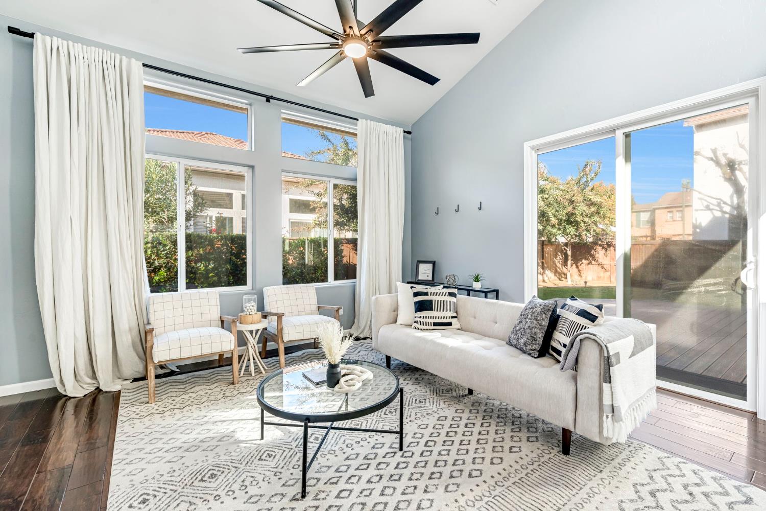 1856 N La Rue Ln, Clovis, CA 93619