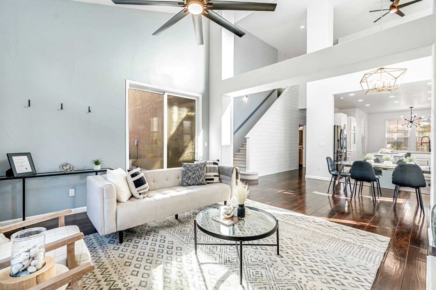 1856 N La Rue Ln, Clovis, CA 93619