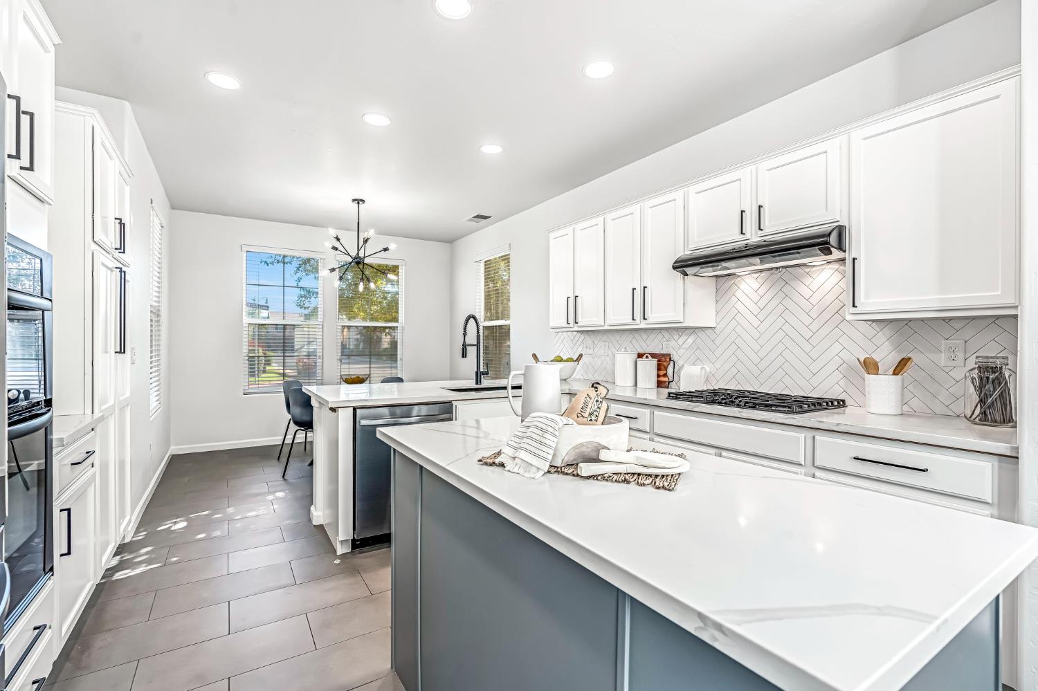 1856 N La Rue Ln, Clovis, CA 93619