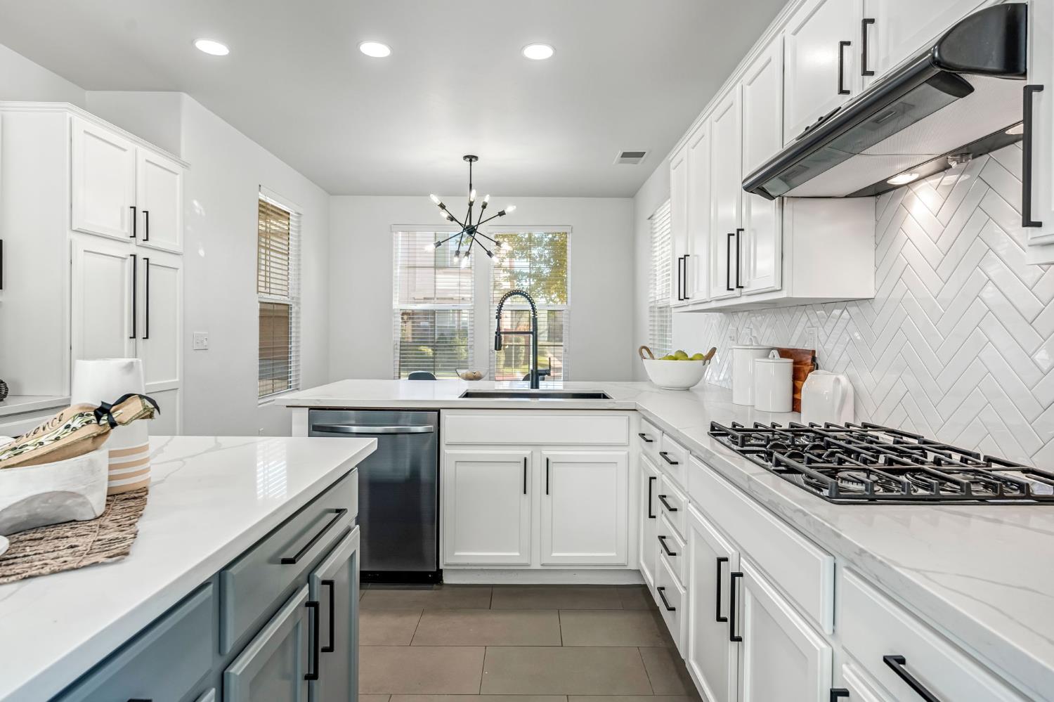 1856 N La Rue Ln, Clovis, CA 93619