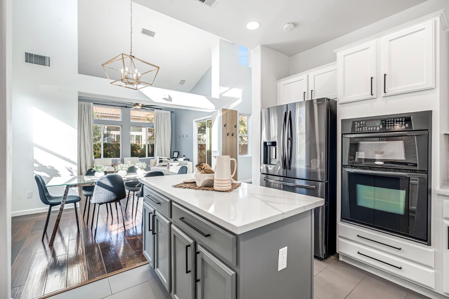 1856 N La Rue Ln, Clovis, CA 93619