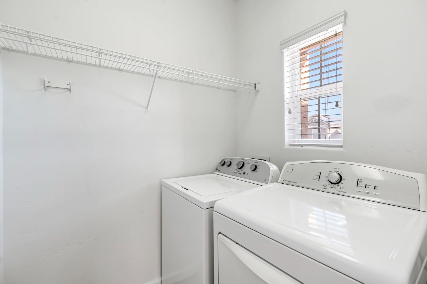 1856 N La Rue Ln, Clovis, CA 93619