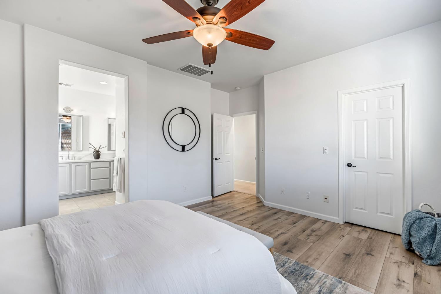 1856 N La Rue Ln, Clovis, CA 93619